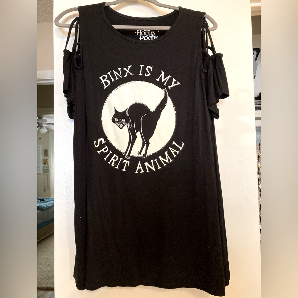 Torrid Hocus Pocus GLOW IN THE DARK Tee - Size 2